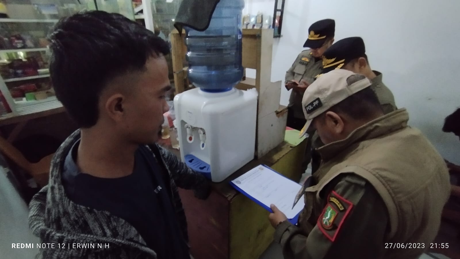 Proses Pengecekan Razia Miras: Bagaimana Petugas Melakukan Pengawasan